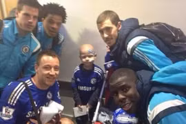 Terry thể hiện nghĩa cử với fan nhí xấu số của Chelsea