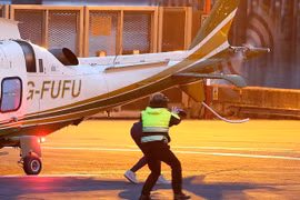 Cầu thủ của Leicester suýt chết vì cánh quạt trực thăng