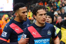 "Sao" Premier League bị gãy 2 ngón tay vì sự cố hy hữu