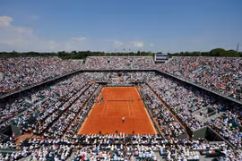 Pháp mở rộng "bơm" thêm tiền thưởng