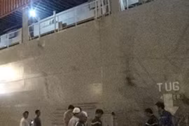 Trượt chân, thuyền phó người Hàn Quốc rơi xuống sông Đồng Nai