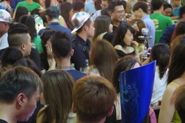 "Đột kích" nhà hàng biến tướng như vũ trường ngoài trời, có siêu mẫu nổi tiếng làm DJ