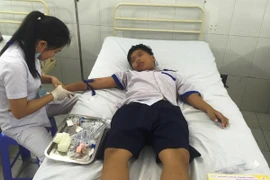 Khoảng 30 học sinh tiểu học nhập viện sau bữa ăn chiều