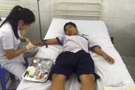 Khoảng 30 học sinh tiểu học nhập viện sau bữa ăn chiều