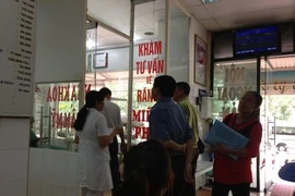 Kiểm tra đột xuất, đình chỉ một phòng khám chui