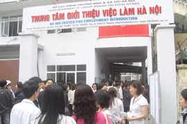 Hơn 162.000 cử nhân mới tốt nghiệp bị... thất nghiệp