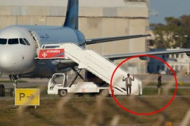 Malta bắt giữ hai kẻ không tặc dọa cho nổ tung máy bay chở 118 người