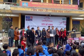 "Tết sẻ chia" đến với người dân vùng cao Hà Giang