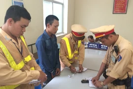 Mang theo ma túy, bỏ xe tháo chạy khi gặp CSGT 