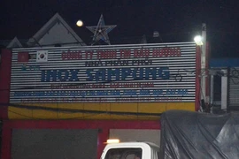 Trang trí nhà đón noel, người đàn ông rơi xuống đất tử vong