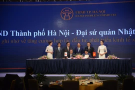 Hà Nội ký kết hàng loạt chương trình hợp tác phát triển