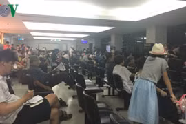 Máy bay Vietnam Airlines từ Đà Nẵng đi Nội Bài phải hạ cánh tại Lào