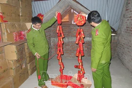 Tạm giữ 23 thùng pháo điện Trung Quốc, có điều khiển phát nổ từ xa