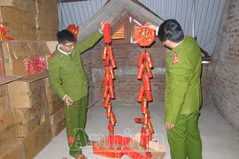 Tạm giữ 23 thùng pháo điện Trung Quốc, có điều khiển phát nổ từ xa