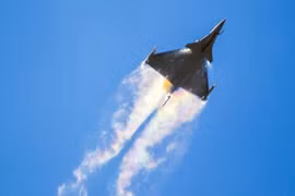 Thủ đô Paris, Pháp rung chuyển do tiếng nổ siêu thanh