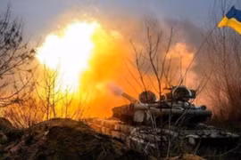 Ukraine dùng nhiều loại vũ khí tấn công mạnh mẽ vào lực lượng DPR ở Donbass