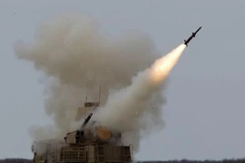 Phòng không Syria đối đầu với cuộc tấn công tên lửa của Israel 