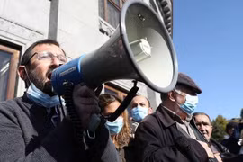 Phe đối lập Armenia yêu cầu Thủ tướng từ chức trước nửa đêm nay