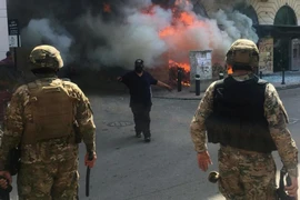 [ẢNH] Tiếp tục xảy ra đụng độ dữ dội giữa lực lượng an ninh Lebanon và người biểu tình ở Tripoli