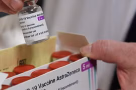 Canada khuyến cáo người trên 65 tuổi dùng vaccine AstraZeneca phòng Covid-19