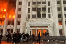 Bạo loạn Kazakhstan: Súng nổ trên Quảng trường Cộng hòa, CSTO điều quân can thiệp 