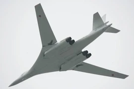 Hai máy bay Tu-160 hoàn thành chuyến bay dài 14 giờ trên Biển Barents và Biển Bạch Hải