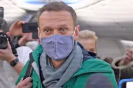 Alexei Navalny bị bắt giữ tại sân bay ở Matxcơva khi trở về Nga 