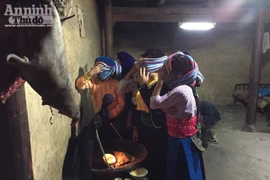 Mục kích lễ cúng ma khô, thả hồn người chết về với tổ tiên của người Mông