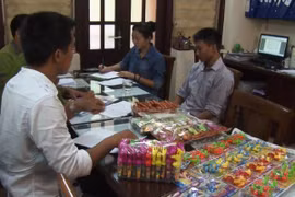 Phát hiện số lượng lớn kẹo đồ chơi không có hóa đơn chứng từ 