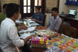 Phát hiện số lượng lớn kẹo đồ chơi không có hóa đơn chứng từ 