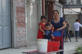 Người dân Thủ đô khắc khoải đợi nước sạch