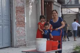 Người dân Thủ đô khắc khoải đợi nước sạch