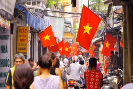 Hà Nội đề nghị treo cờ Tổ quốc dịp 30-4