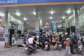 Giảm 961 đồng/lít, giá xăng xuống thấp kỷ lục