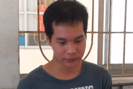 Lên cơn điên, con trai sát hại mẹ trong phòng ngủ