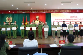 Lắng nghe những khó khăn vướng mắc, thay vì lời khen tốt