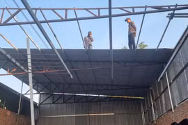 Xử lý dứt điểm công trình lấn chiếm hành lang an toàn đường sắt
