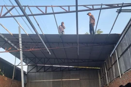 Xử lý dứt điểm công trình lấn chiếm hành lang an toàn đường sắt