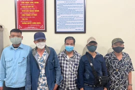 ‘Bắt tay’ với ‘cò’, Nhà thuốc số 9 Bạch Mai bị thu hồi Giấy chứng nhận đủ điều kiện kinh doanh dược