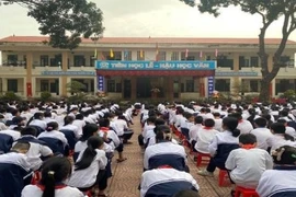 Gần 1.000 học sinh được trang bị thông tin về bạo lực học đường