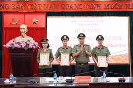 Nâng cao nhận thức, thi đua rèn luyện, lập công, hoàn thành xuất sắc nhiệm vụ được giao