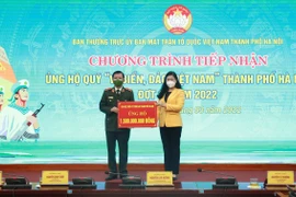 Công an Hà Nội tặng Quỹ “Vì biển, đảo Việt Nam” 1,5 tỷ đồng