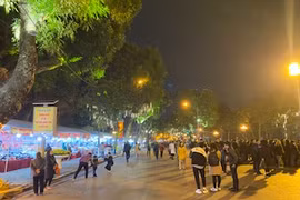 Hàng trăm người dân dự khai trương không gian phố đi bộ Trần Nhân Tông và khu vực phụ cận 