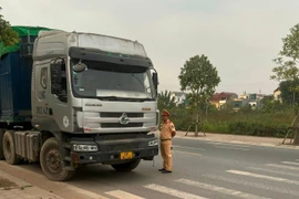 Chặn vi phạm xe quá tải từ ‘trứng nước’