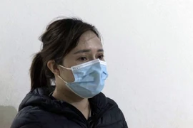 Người đàn bà cho hàng chục nam giới ‘ăn bánh vẽ’