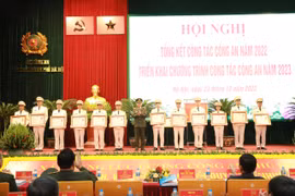 Khen thưởng các tập thể, cá nhân lập thành tích xuất sắc của Công an Hà Nội