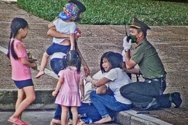 Đề xuất khen thưởng chiến sỹ Công an kịp thời giúp đỡ người dân đang gặp nguy hiểm tính mạng