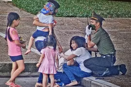 Đề xuất khen thưởng chiến sỹ Công an kịp thời giúp đỡ người dân đang gặp nguy hiểm tính mạng