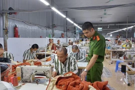 Quản lý, cảm hóa và hướng nghiệp cho phạm nhân