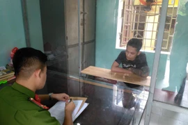 Kẻ nghiện ma túy dùng ảnh ‘nóng’ tống tiền bạn gái